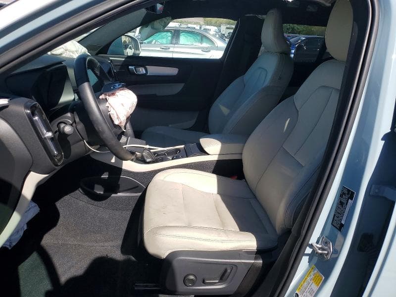 2019 VOLVO XC40 T4 MOMENTUM 7