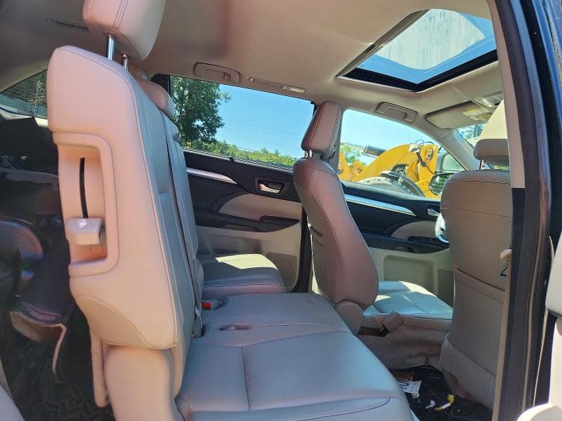2018 TOYOTA HIGHLANDER XLE 11