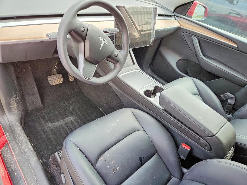 2025 TESLA MODEL Y 8