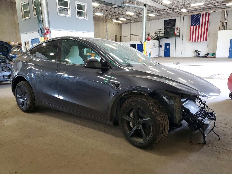 2026 TESLA MODEL Y 4