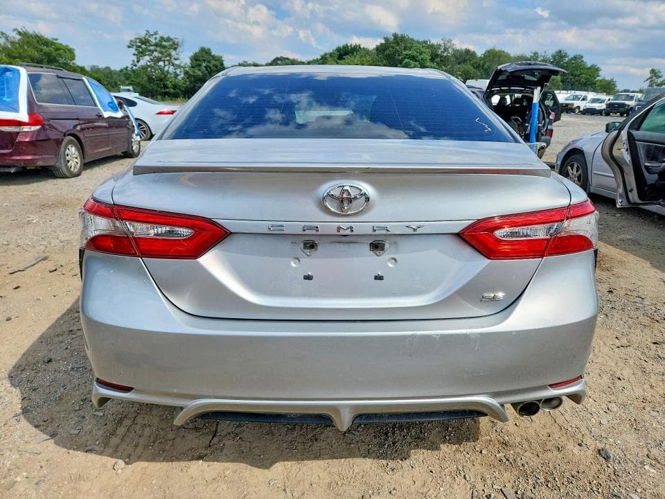 2018 TOYOTA CAMRY SE 6