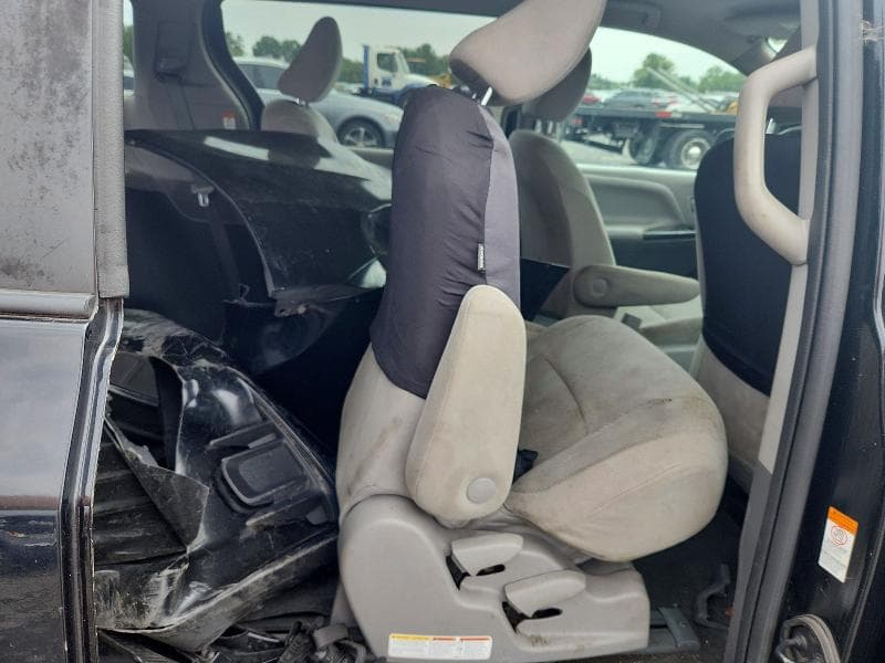 2020 TOYOTA SIENNA L 11