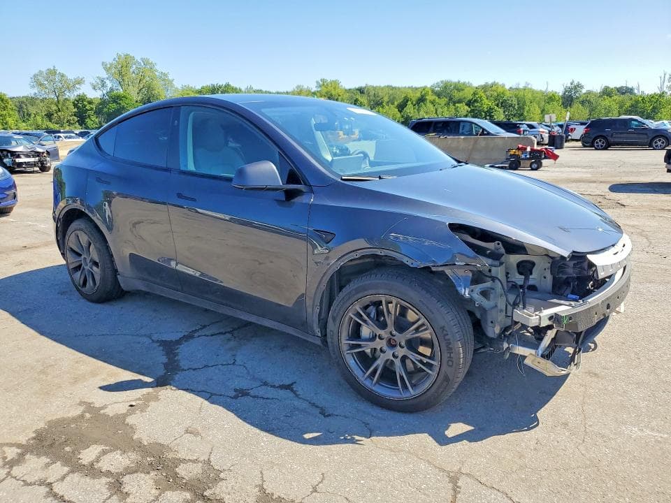 2024 TESLA MODEL Y 4