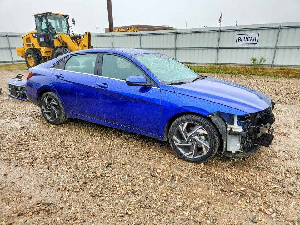 2025 HYUNDAI ELANTRA SEL 4
