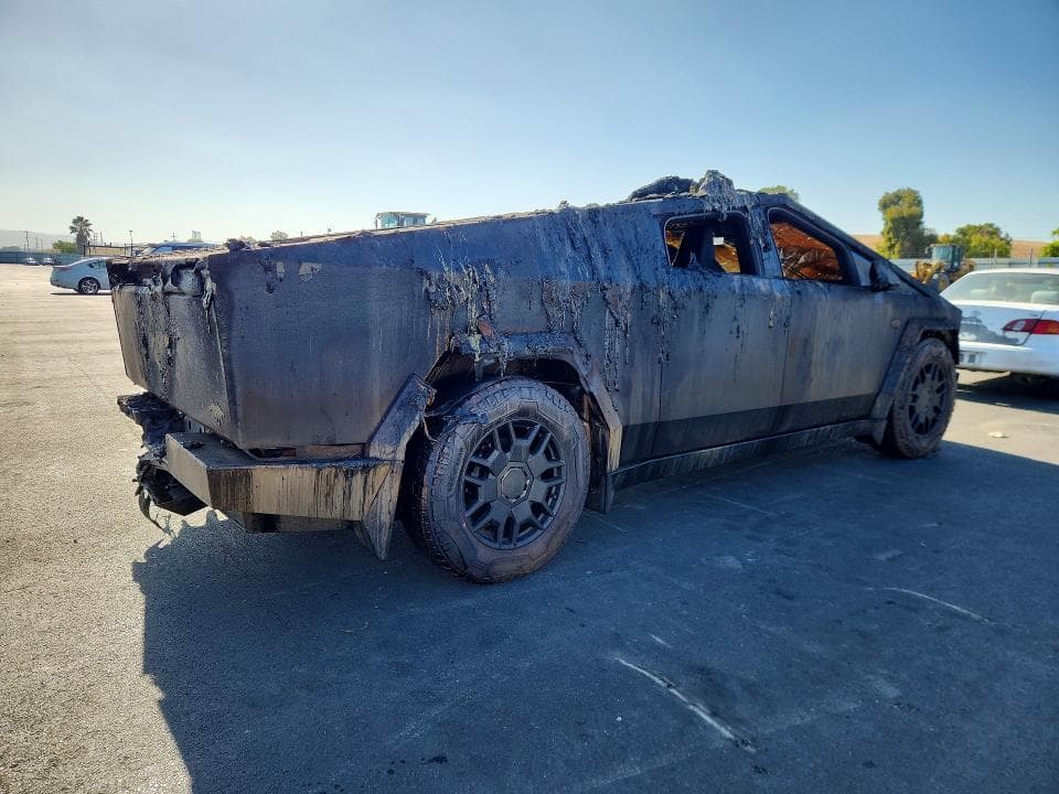 2024 TESLA CYBERTRUCK 3