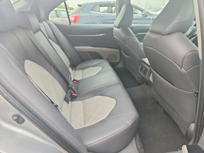 2019 TOYOTA CAMRY XLE 10