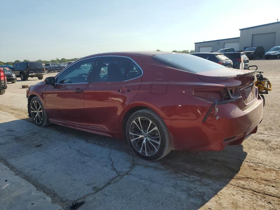 2018 TOYOTA CAMRY SE 2