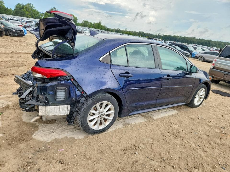 2022 TOYOTA COROLLA XLE 3