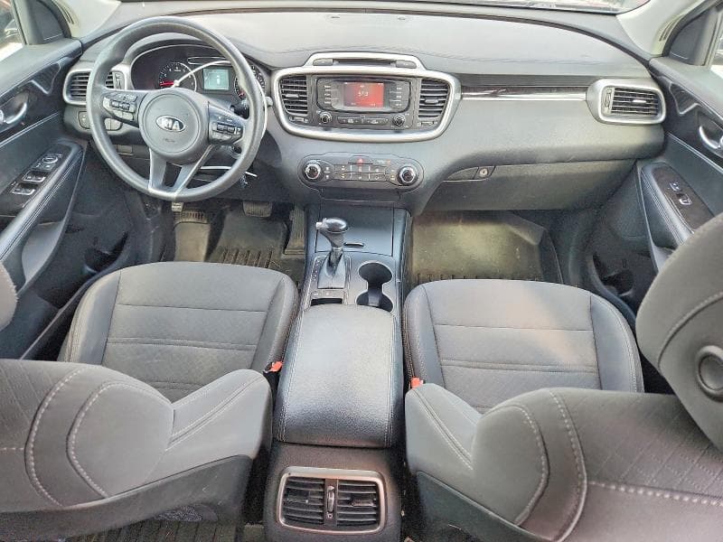 2017 KIA SORENTO LX V6 8
