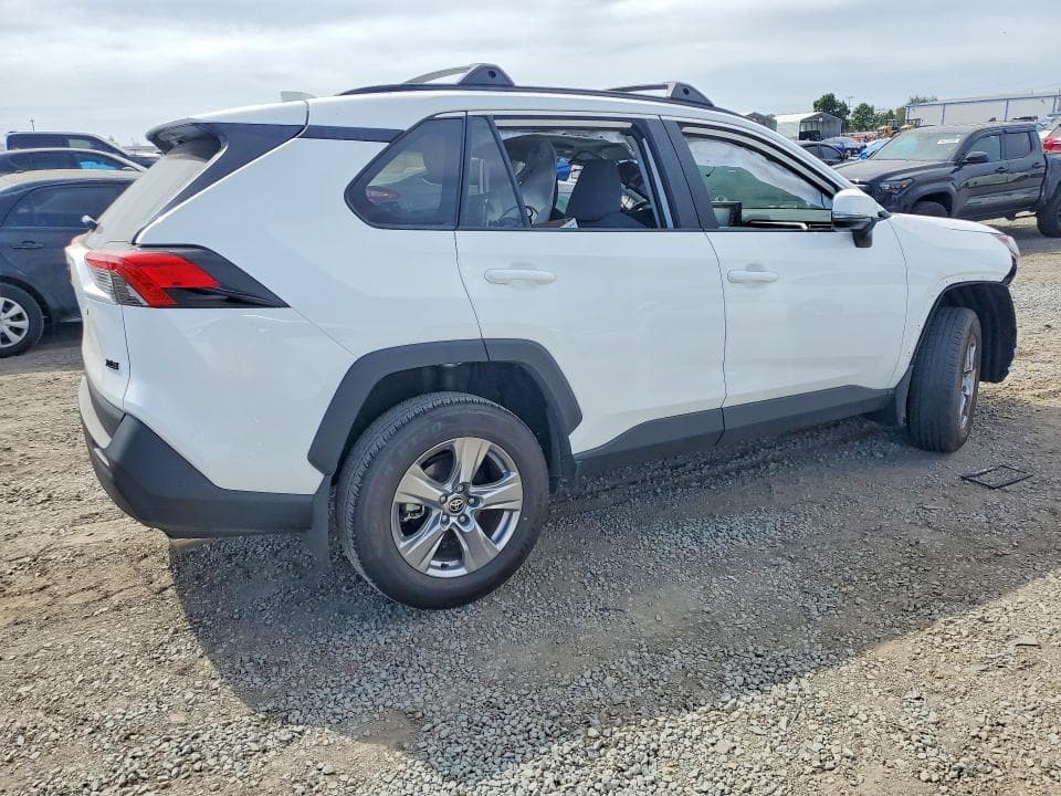 2022 TOYOTA RAV4 XLE 3