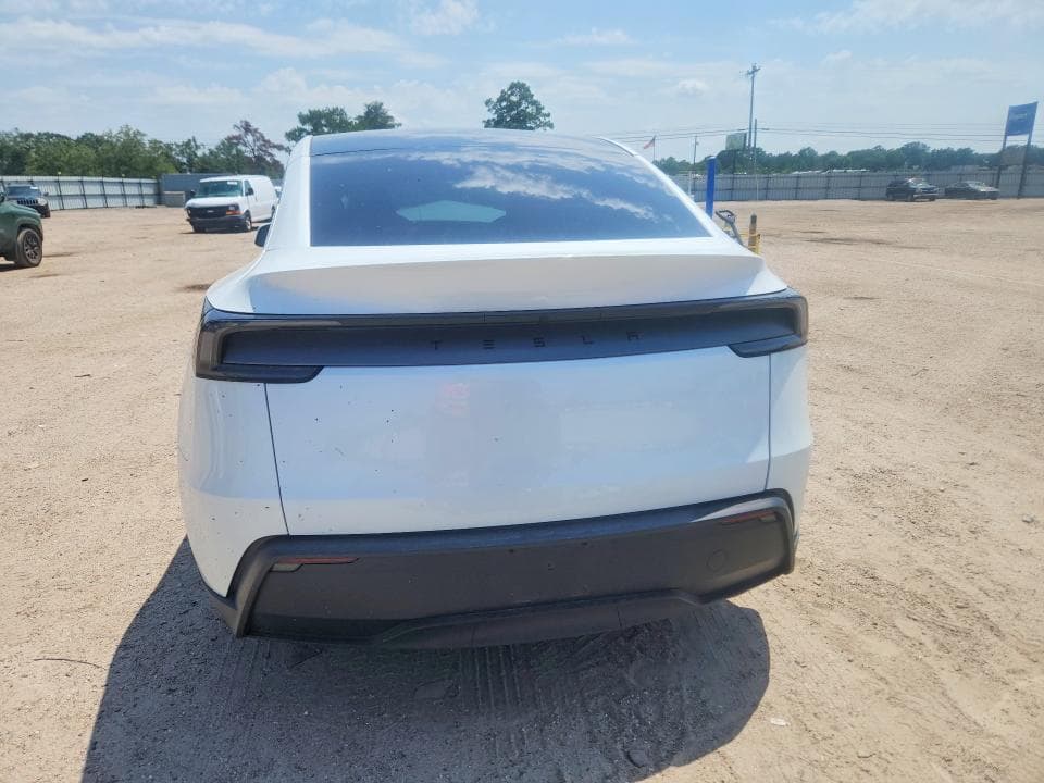 2026 TESLA MODEL Y 6