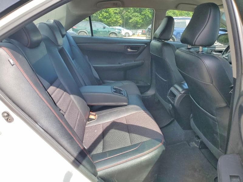 2017 TOYOTA CAMRY SE 10