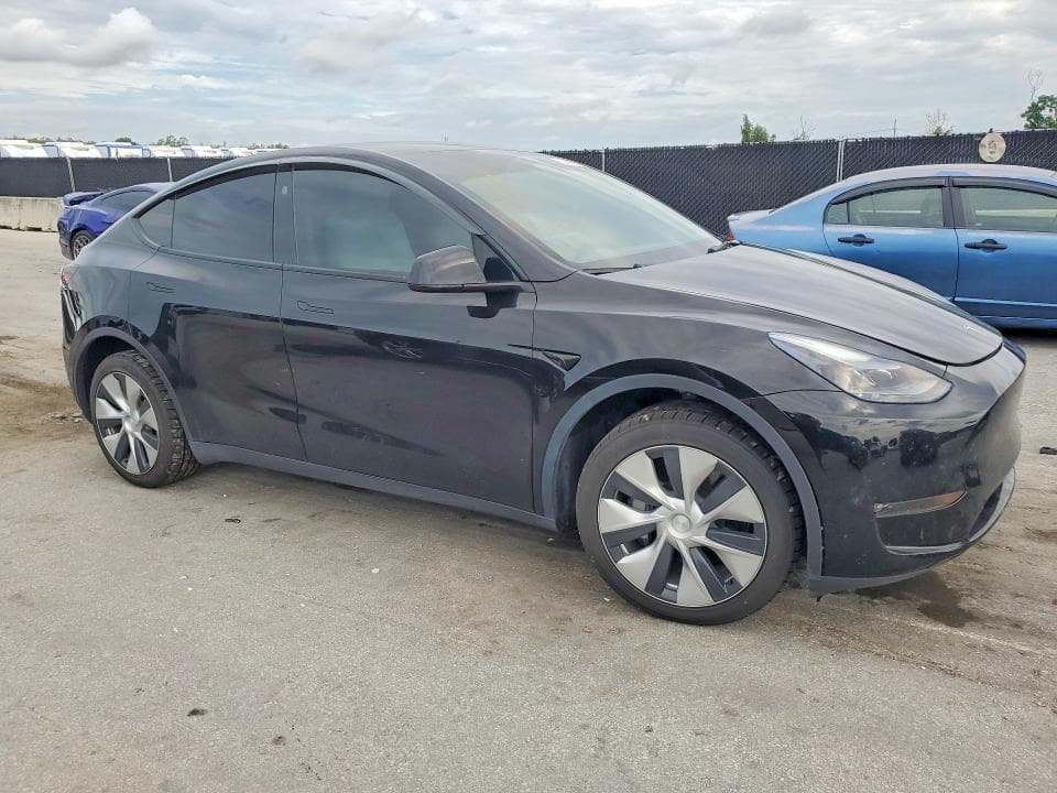 2023 TESLA MODEL Y 4