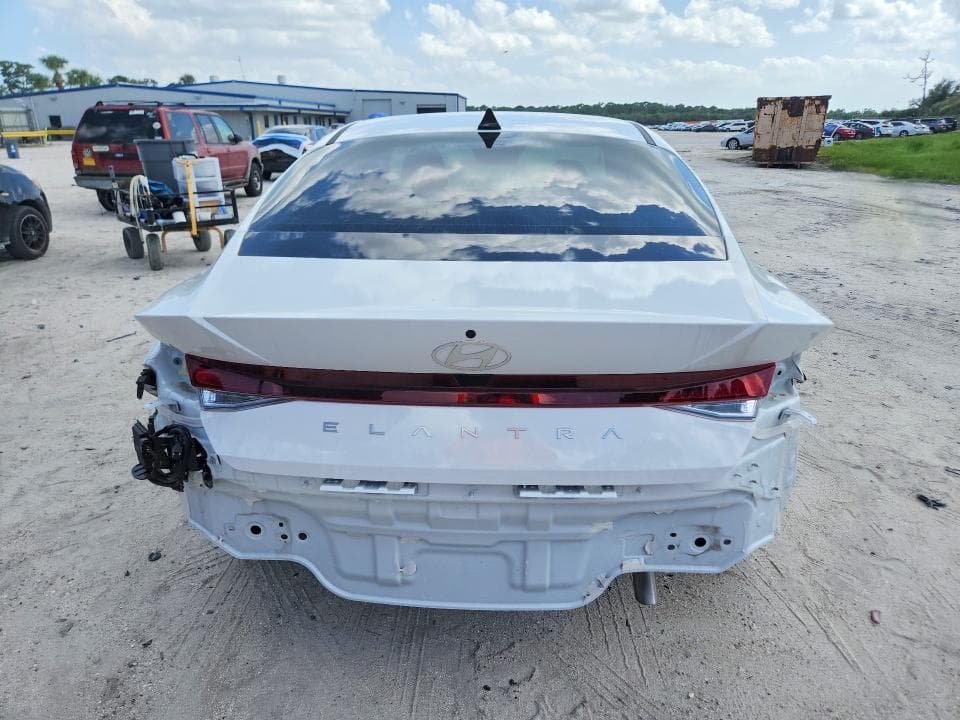 2026 HYUNDAI ELANTRA SE 6