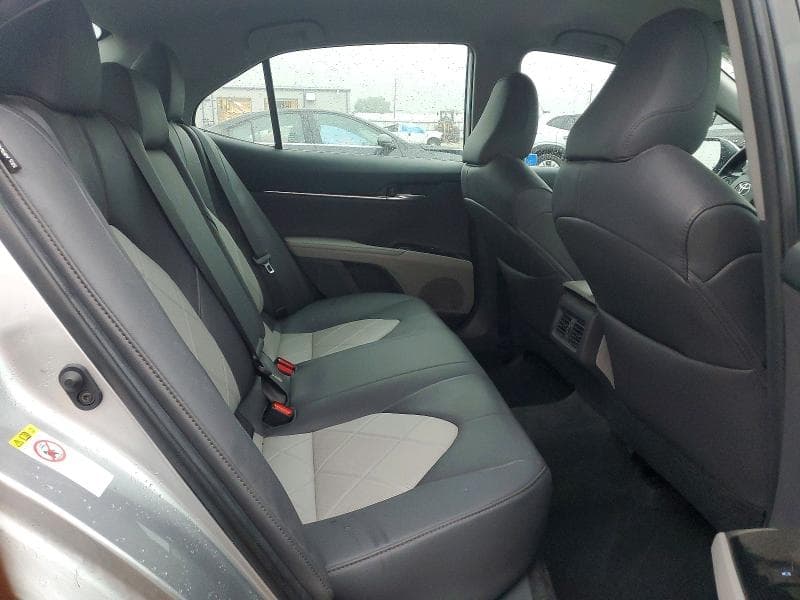 2019 TOYOTA CAMRY XLE 10