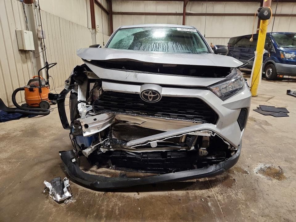 2022 TOYOTA RAV4 LE 5