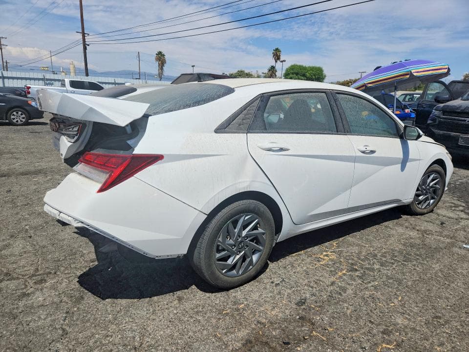 2024 HYUNDAI ELANTRA BLUE 3