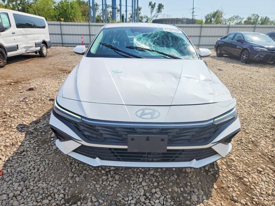 2024 HYUNDAI ELANTRA SE 5