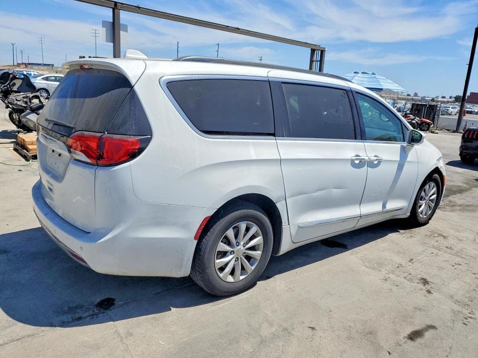 2017 CHRYSLER PACIFICA TOURING L 3