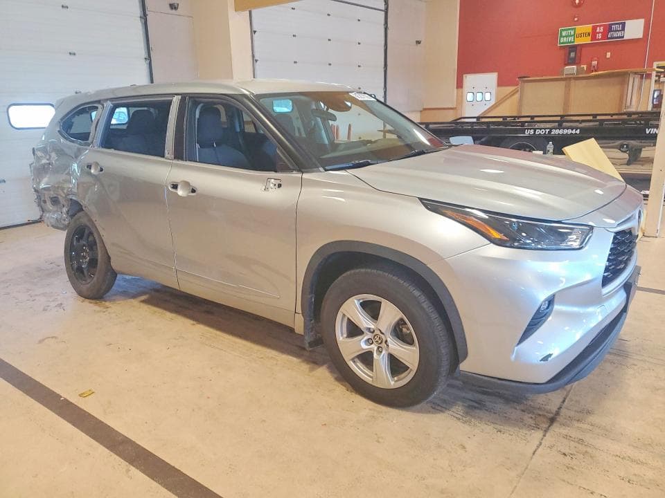 2022 TOYOTA HIGHLANDER LE 4