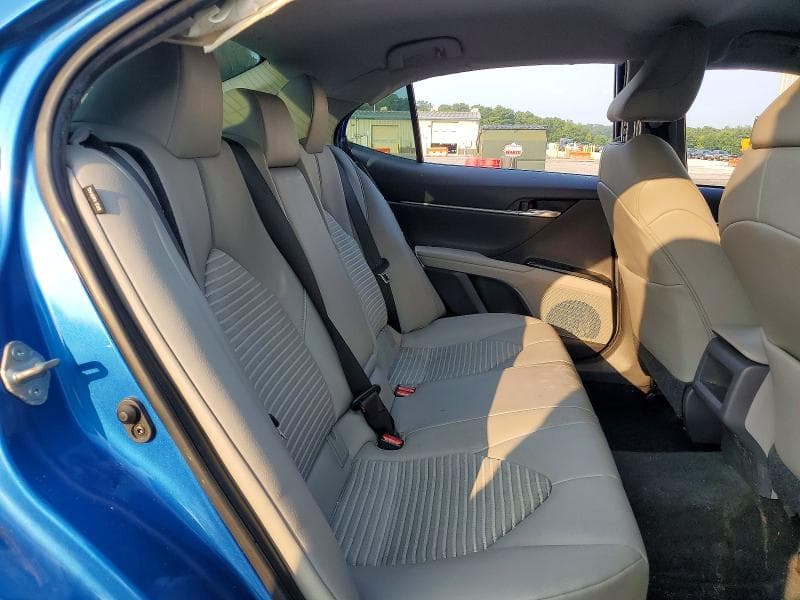 2020 TOYOTA CAMRY SE 10