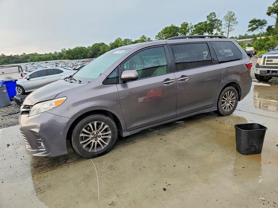 2018 TOYOTA SIENNA XLE 8-PASSENGER - 1
