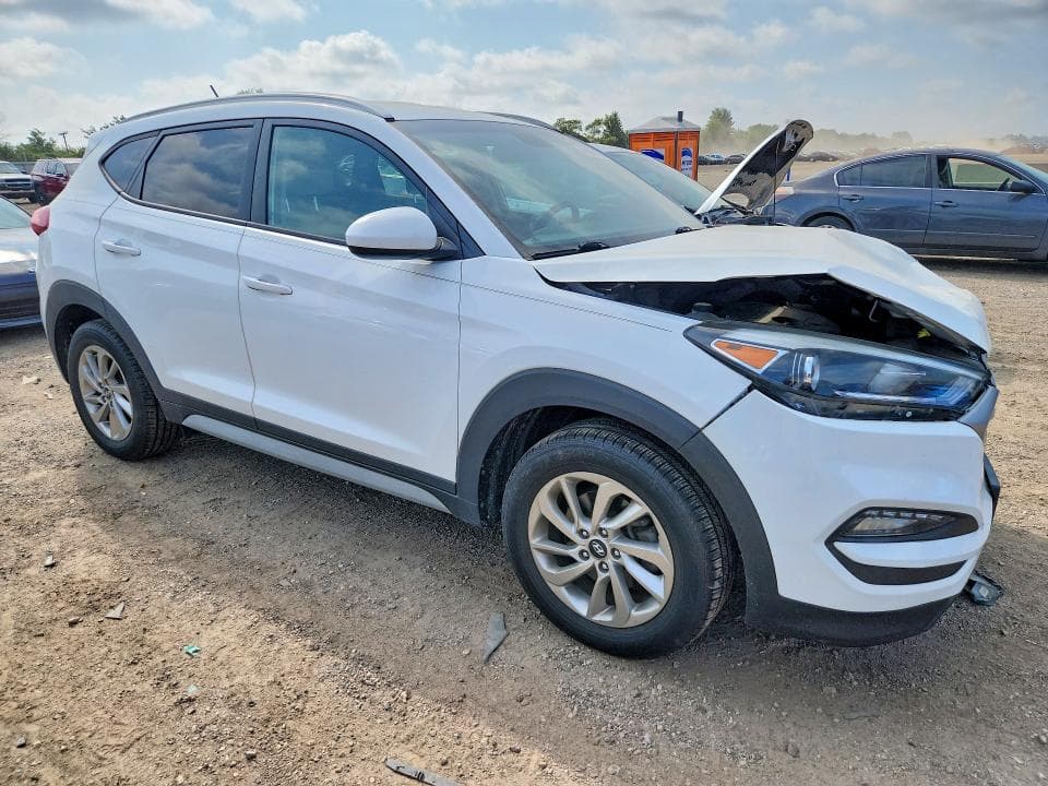 2017 HYUNDAI TUCSON SE 4