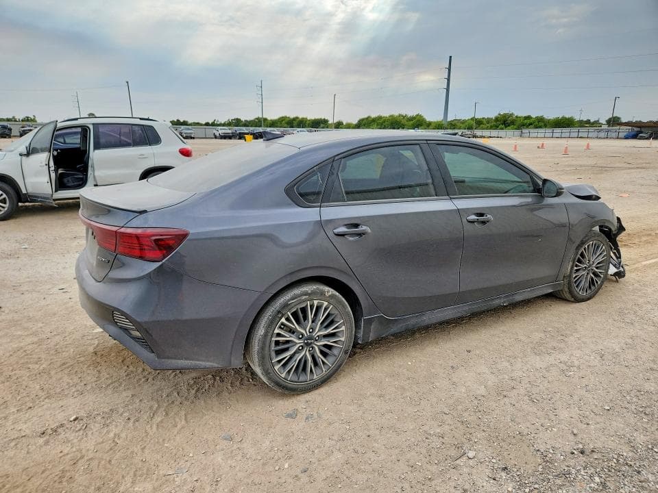 2023 KIA FORTE GT LINE 3