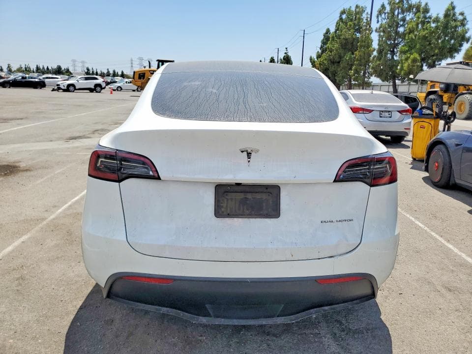 2024 TESLA MODEL Y 6