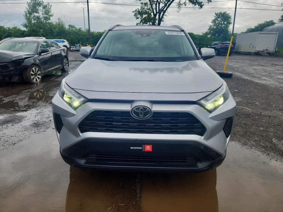 2025 TOYOTA RAV4 XLE 5