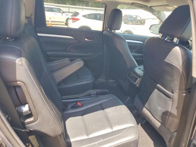 2018 TOYOTA HIGHLANDER XLE 11