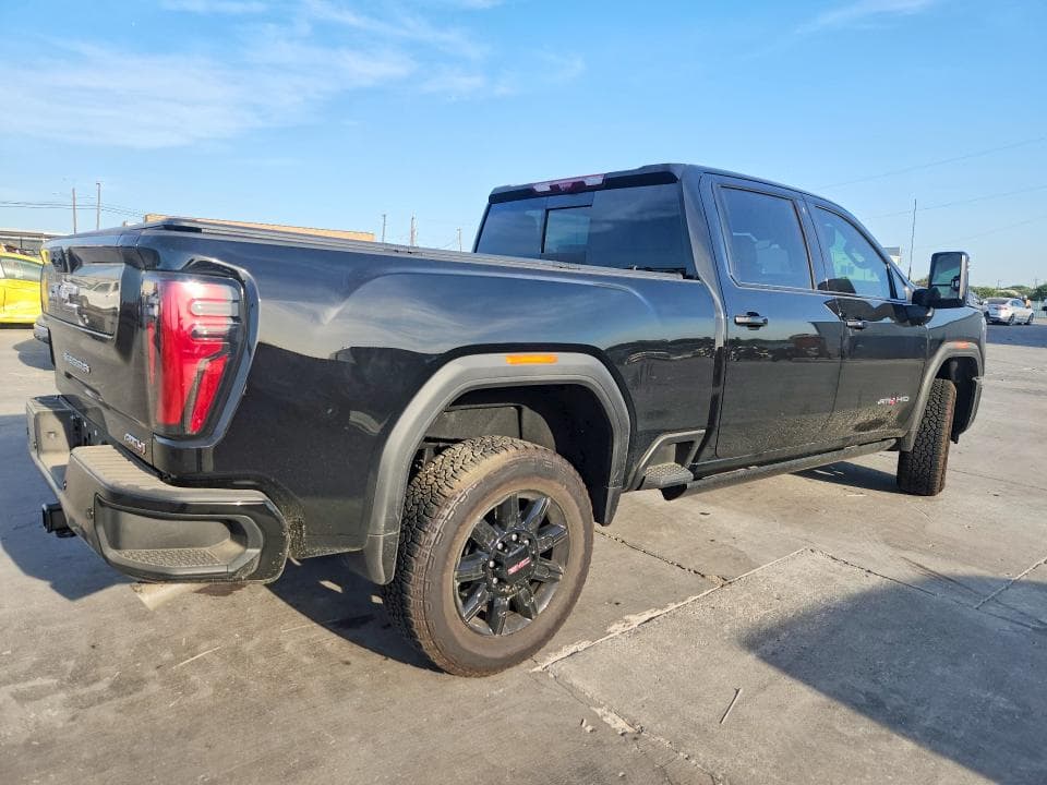 2026 GMC SIERRA K2500 AT4 3
