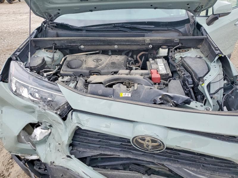2019 TOYOTA RAV4 XLE 12