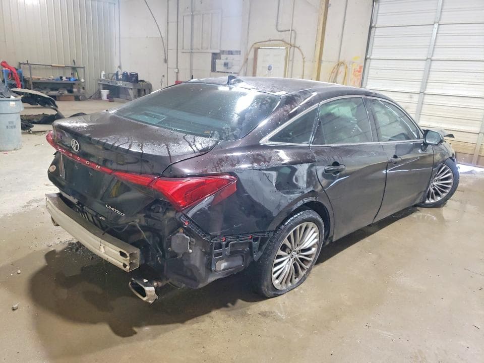 2019 TOYOTA AVALON LIMITED 3
