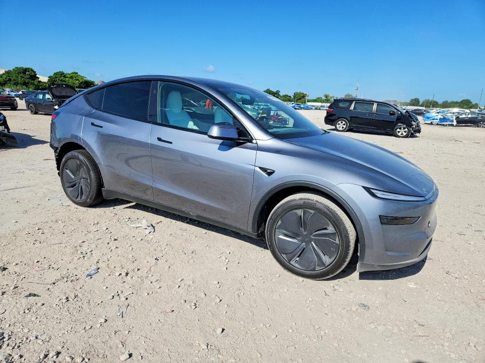 2026 TESLA MODEL Y 4