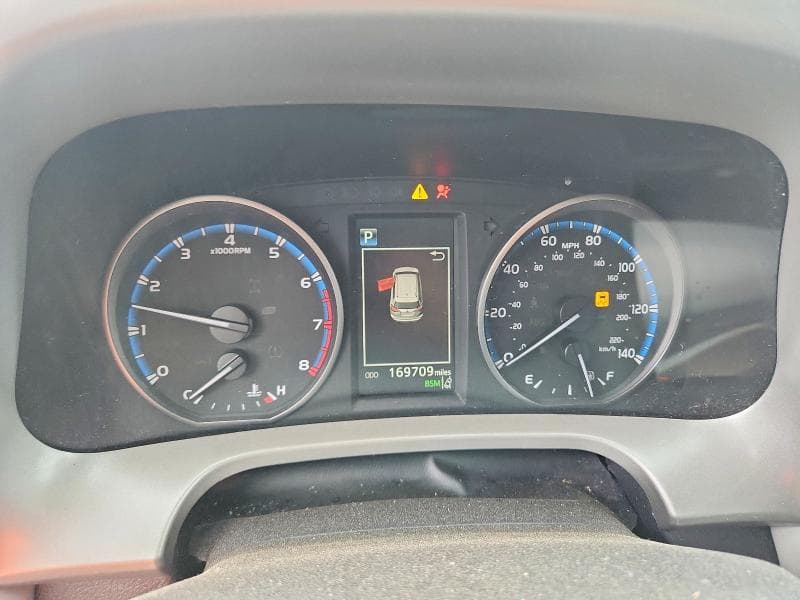 2018 TOYOTA RAV4 XLE 9