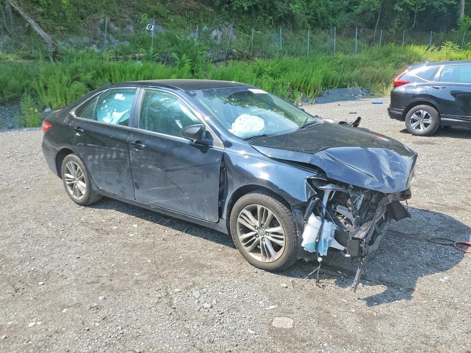 2017 TOYOTA CAMRY SE 4
