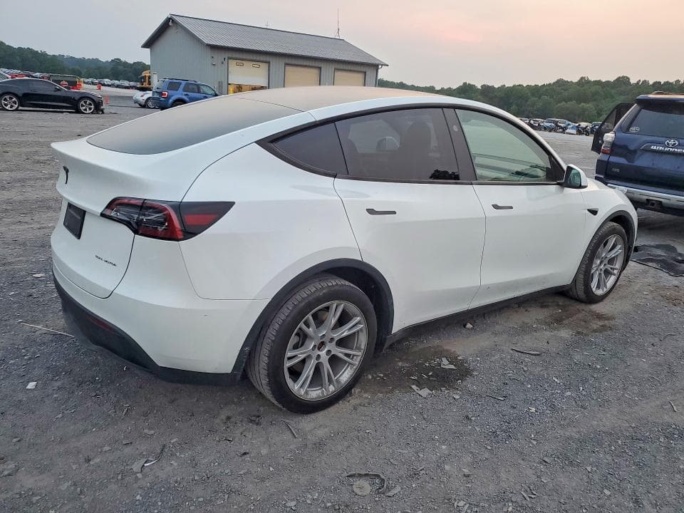 2023 TESLA MODEL Y 3