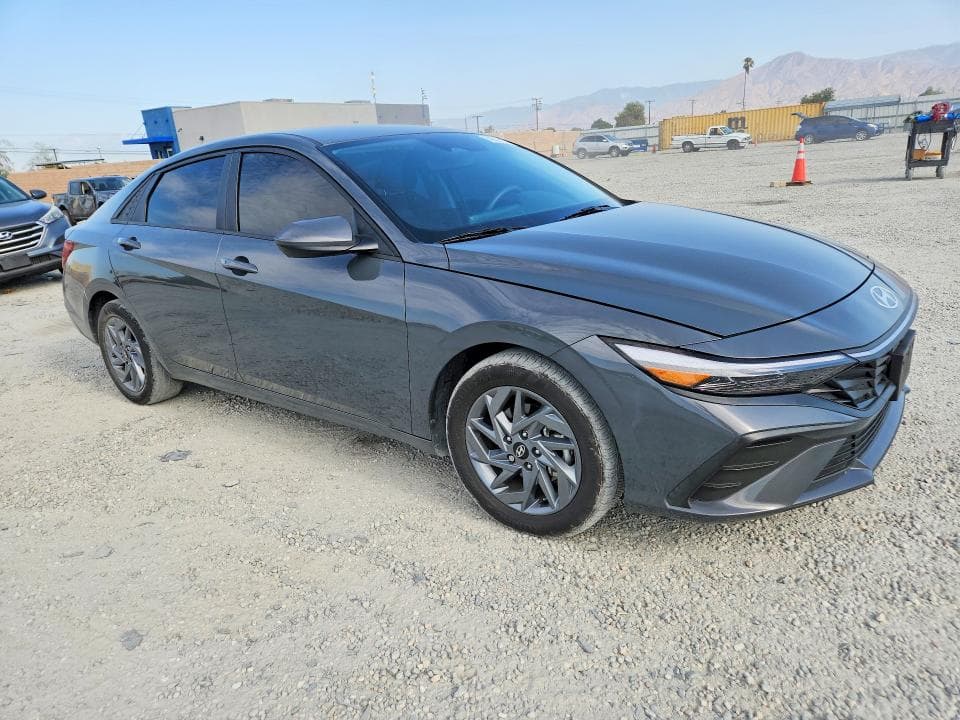 2024 HYUNDAI ELANTRA SEL 4