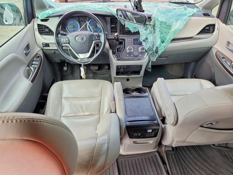 2018 TOYOTA SIENNA XLE 8-PASSENGER 8
