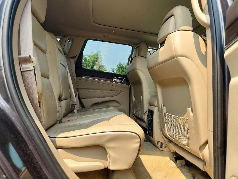 2018 JEEP GRAND CHEROKEE OVERLAND 11