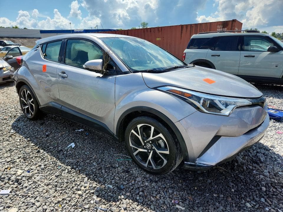 2019 TOYOTA C-HR XLE 4