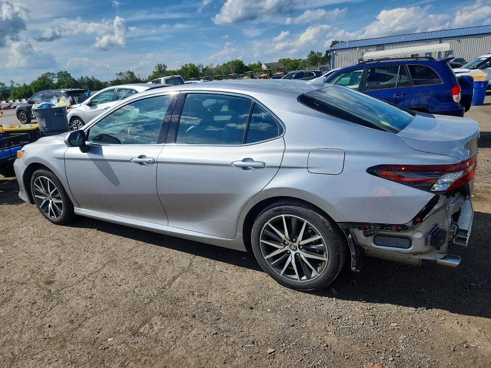 2023 TOYOTA CAMRY XLE 2