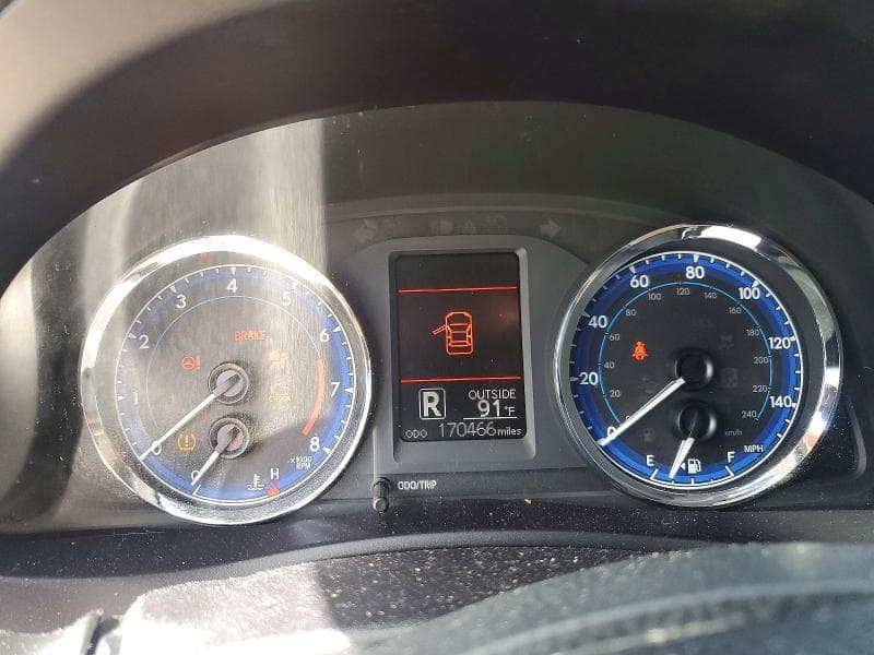 2018 TOYOTA COROLLA LE 9
