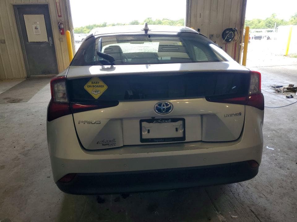 2020 TOYOTA PRIUS LE 6