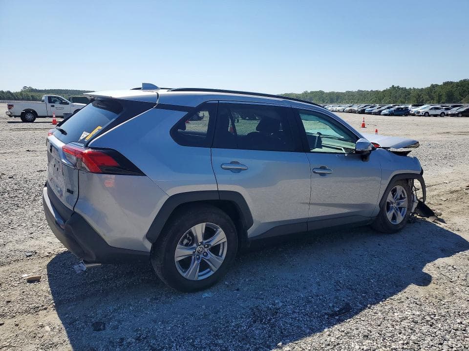 2023 TOYOTA RAV4 XLE 3