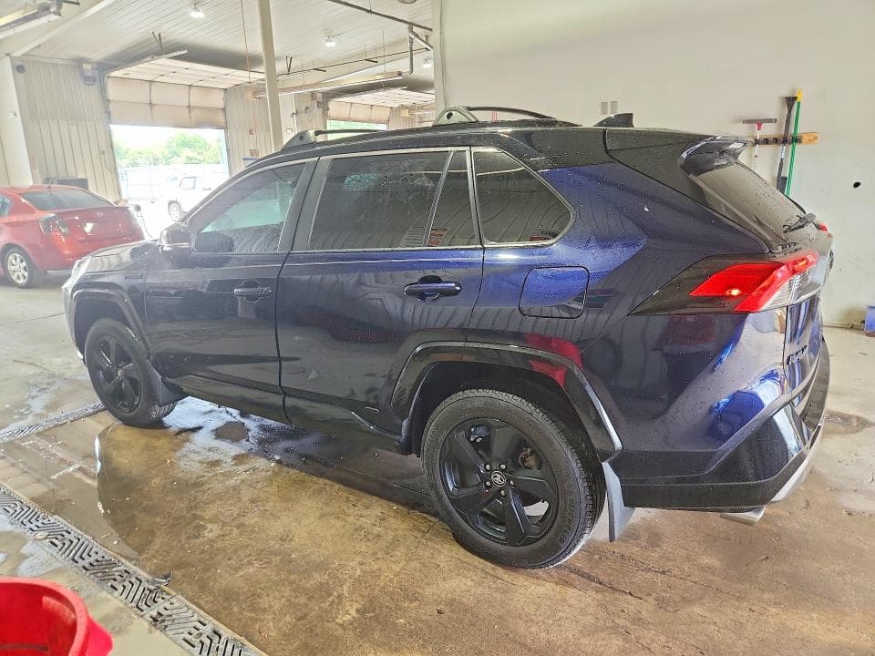 2020 TOYOTA RAV4 XSE 2