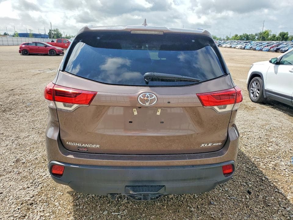 2018 TOYOTA HIGHLANDER XLE 6