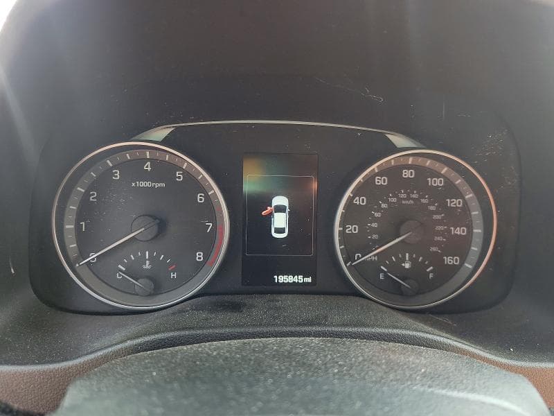 2017 HYUNDAI ELANTRA LIMITED 9