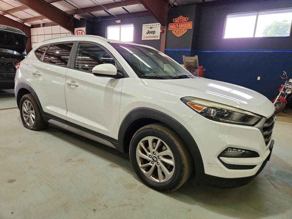2017 HYUNDAI TUCSON SE 4